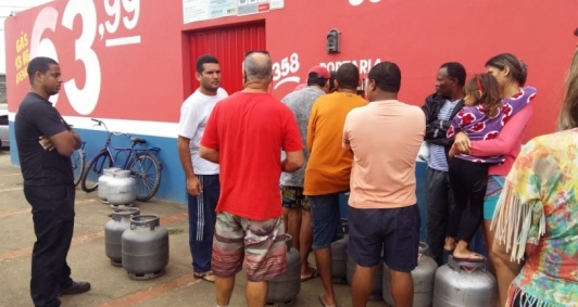 Fila para comprar gs de cozinha