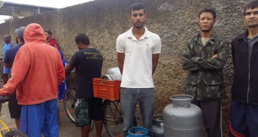 Fila para comprar gs de cozinha