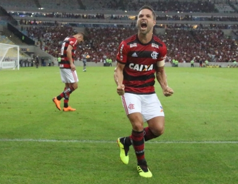 Diego marcou o primeiro gol contra o Paraná