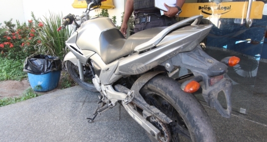 Moto apreendida após perseguição policial