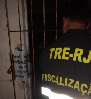 Fiscaliza&ccedil;&atilde;o do TRE lacra gr&aacute;fica irregular