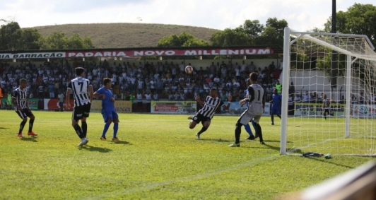 Cano levou a melhor em Cardoso Moreira