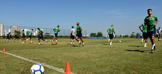 Equipe do Fluminense se prepara para partida deste domingo