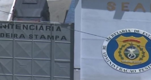 A movimenta&ccedil;&atilde;o envolve detentos do Instituto Penal Edgard Costa, em Niter&oacute;i, e de tr&ecirc;s unidades do complexo penitenci&aacute;rio de Gericin&oacute; (Bangu), na zona oeste da capital.