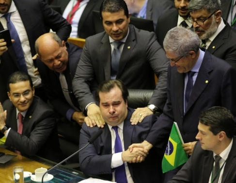 Na Câmara, Rodrigo Maia demonstrou força e chegou a chorar na quarta-feira depois da aprovação da Reforma 