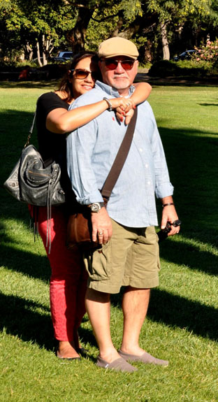 Lado a lado  Dulce Drumont e o m&eacute;dico Carlos M&aacute;rio Mello comemoraram seus 39 anos de casamento.  