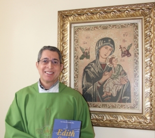 Padre Luis Carlos de Carvalho lança livro em Brasília Folha1 - Cultura &  Lazer