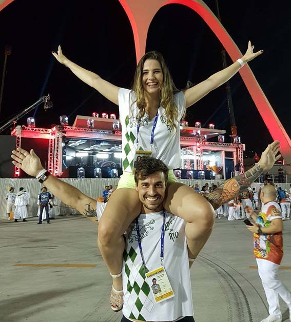 Marco Ant�nio Alvite Vazquez, marido de Clarissa, desde fevereiro, abiscoita, mensalmente, um gordo contracheque de 10 mil reais