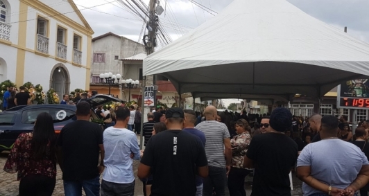 Vel�rio ocorre na igreja S�o Pedro, em SJB