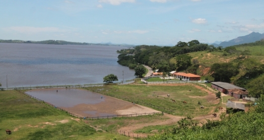 Moradores sofrem com transbordo de Lagoa de Cima e rios da localidade