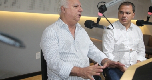 Jorge Miranda e Frederico Paes no estúdio da Folha FM