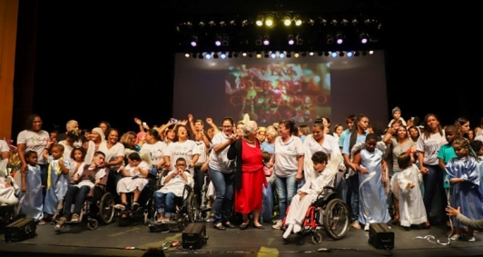 Integrantes do espetculo encantaram