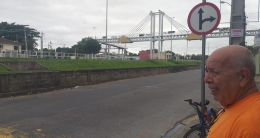 Aps ato de vandalismo, passarela oferece perigo a moradores no Parque Imperial