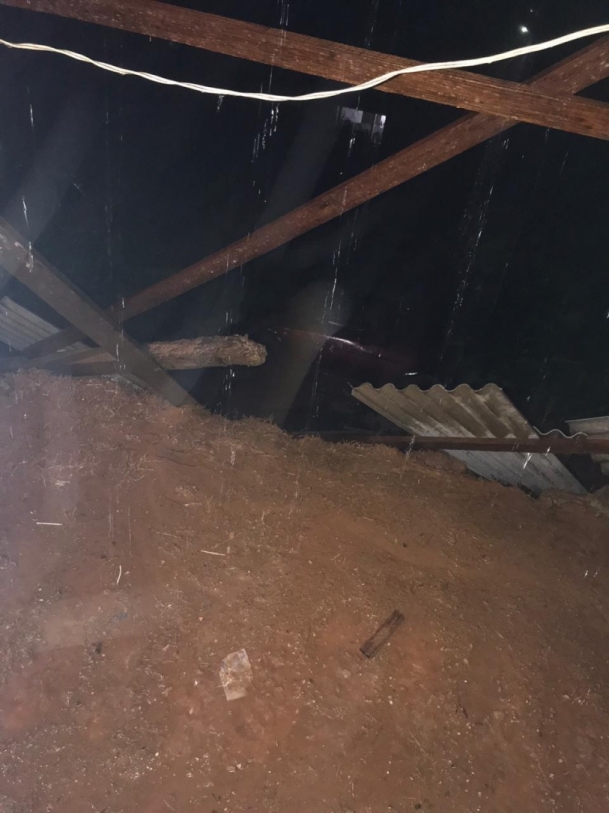 Família teve prejuízos materiais com o desabamento