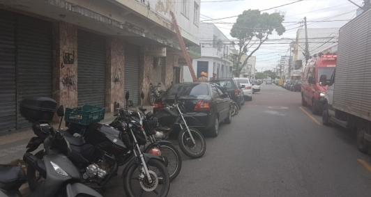 Bombeiros salvam gato no Centro