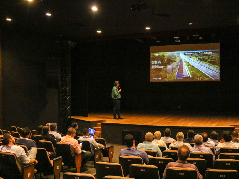 Reuni�o aconteceu em Maca�