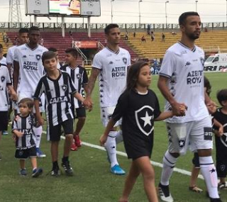 Com time jovem, Botafogo é dominado e perde para o Volta Redonda