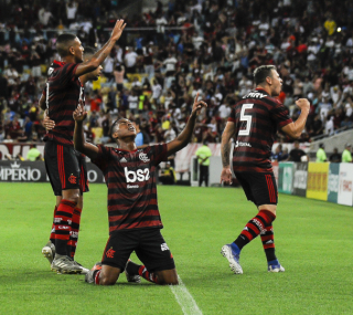 Gol de Lucas Silva colocou o Rubro-Negro na vice-liderança do Grupo A