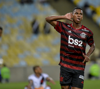 Lucas Silva busca boa sequência no Fla