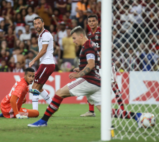 Com gol de calcanhar, ENTITY_quot_ENTITYvovôENTITY_quot_ENTITY tricolor foi decisivo no Maracanã