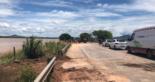 Bloqueio de manilha na BR 356