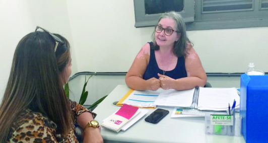 diretora do setor de Assist&ecirc;ncia Multiprofissional da Secretaria Municipal de Educa&ccedil;&atilde;o, Cultura e Esporte (Smece), Beatriz Siqueira