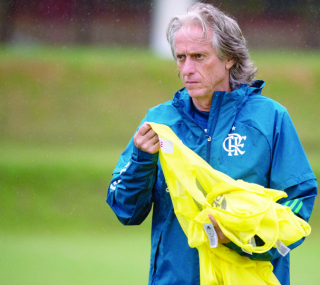 Do time principal, Jorge Jesus relacionou apenas Arão e Gabigol