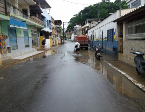 Rio atingiu algumas ruas em Laje do Muria&eacute;