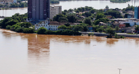 N&iacute;vel do rio Para&iacute;ba do Sul subiu em Campos