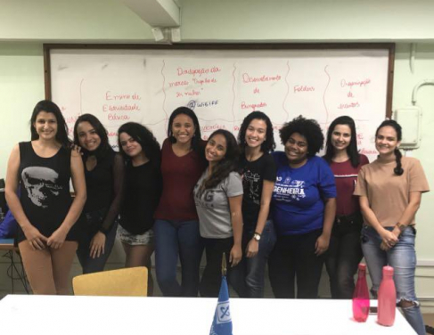 No Dia da Mulher, pedido  por mais direitos do que flores