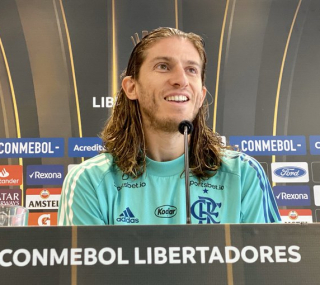 Em coletiva, Filipe Lu&iacute;s falou sobre bom momento e a sensa&ccedil;&atilde;o de defender t&iacute;tulo