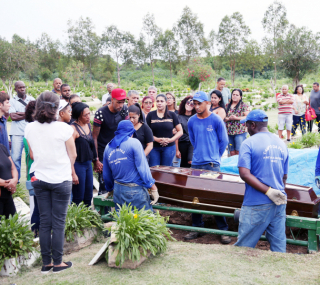 Velório e sepultamento foram realizados no cemitério do Caju