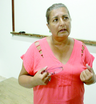 Carla lembra que acesso à internet não é universal