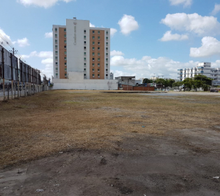 �rea ainda estava vazia na manh� desta segunda