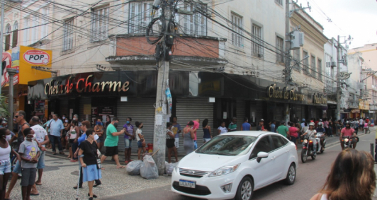 Aglomeraes no Centro (Fotos: Genilson Pessanha)