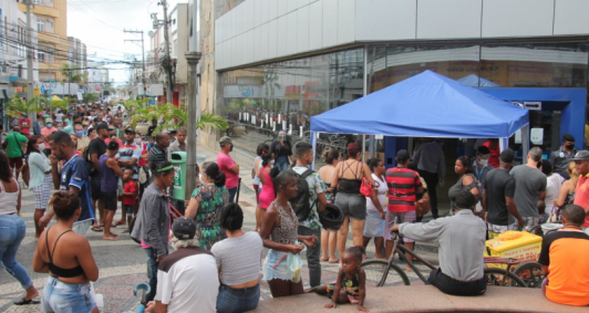 Aglomeraes no Centro (Fotos: Genilson Pessanha)