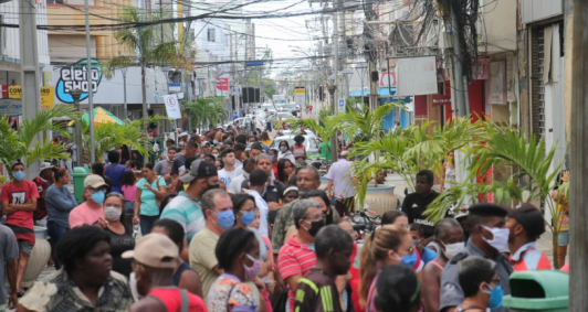 Aglomeraes no Centro (Fotos: Genilson Pessanha)