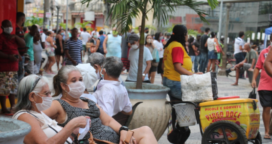 Aglomeraes no Centro (Fotos: Genilson Pessanha)