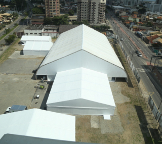 Hospital de campanha está sendo montado no pátio da antiga Vasa