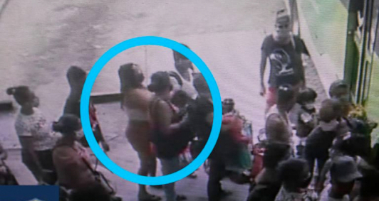 Mulher flagrada cometendo furto na rodoviária