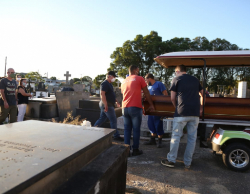 Familiares se despediram de Eduardo Montebello