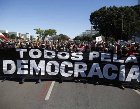 Manifestação de rua com pautas antiracistas, contra o fascismo e de oposição ao Governo 