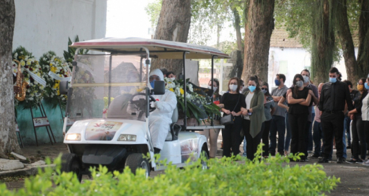 Sepultamento no Caju (Foto: Genilson Pessanha)