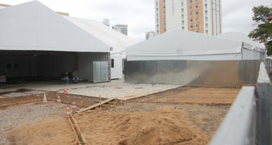 Obras em hospital de campanha