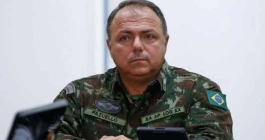General Pazuello da ativa, ocupa o ministrio da Sade desde o pedido de demisso de seu antecessor. A cloroquina foi apontada como o motivo da sada do ex-ministro Nelson Teich