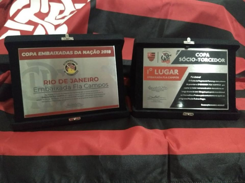 Fla Campos recebeu pr&ecirc;mios por ser a embaixada que mais encaminhou s&oacute;cios-torcedores ao clube