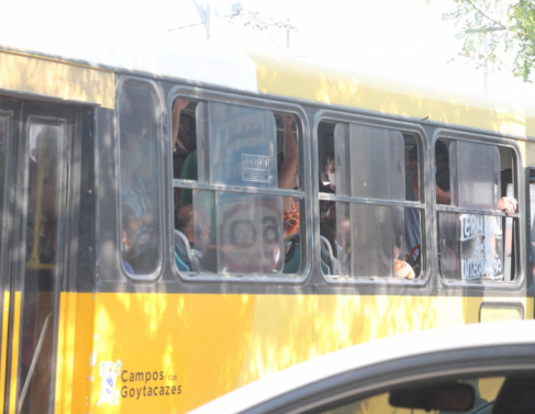 Ônibus voltam a circular lotados