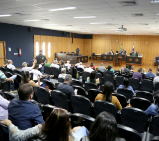 Reuni&atilde;o de Ralph Manh&atilde;es com representantes de partidos e candidatos