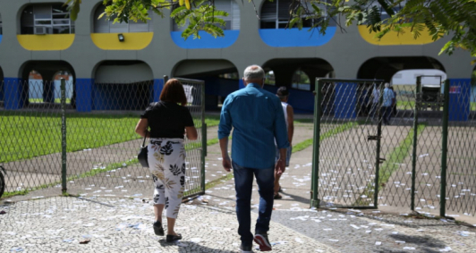 Eleitores v&atilde;o &agrave;s urnas (Fotos: Rodrigo Silveira)
