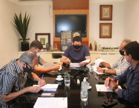 Reunio entre representantes dos candidatos e representantes do Grupo Folha